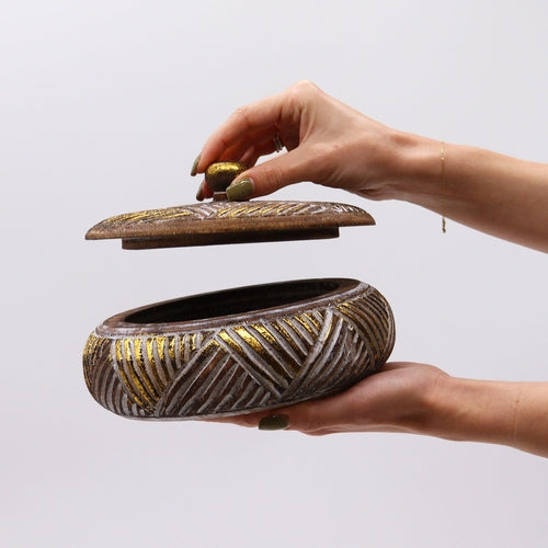 Drewniane Pudełko na Biżuterię – Złoto i Naturalne Drewno